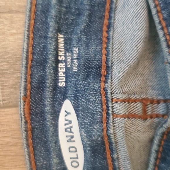 Old Navy Super Skinny High Rise jeans - Picture 3 of 4